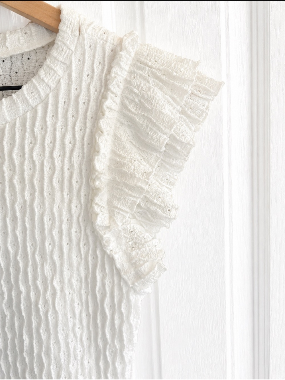 Atelier by Kirious Ivory Textured Flutter Sleeve Stretch Knit Top Small - Picture 3 of 11